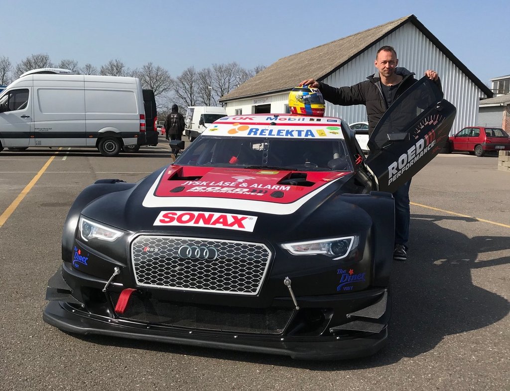 Formel 1 tv-eksperten Nicolas Kiesa sidder igen i en racerbil. Han stiller op i OK MOBIL 1 DST på Padborg Park 21.-22. april